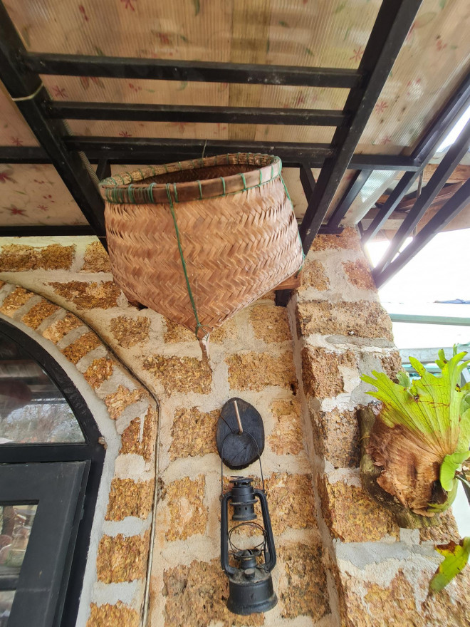 Quảng Nam: Quán cà phê bằng đá ong và toàn đồ bỏ đi - 21