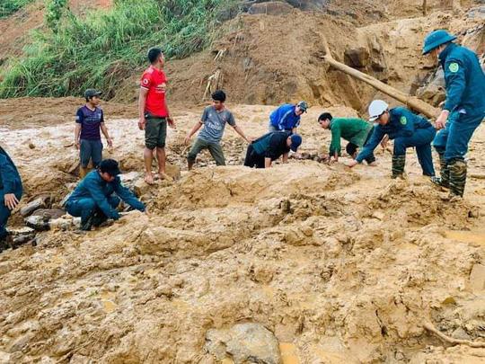 Quảng Nam: Tìm thấy thi thể bé gái ở hiện trường sạt lở và 1 thi thể ở lòng hồ - 1