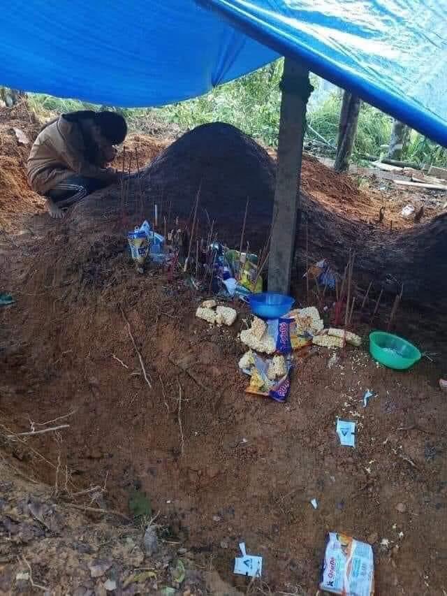 Nữ sinh gục khóc bên 2 nấm mồ ở Trà Leng và em trai được trường nhận nuôi tới 18 tuổi - 3