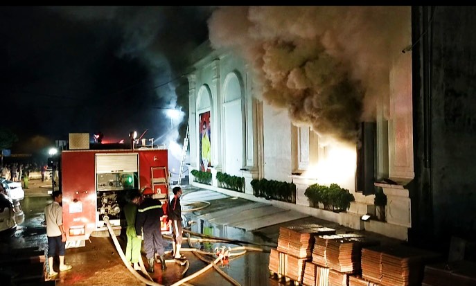 Cháy lớn ở quán bar X5, 3 người tử vong - 2