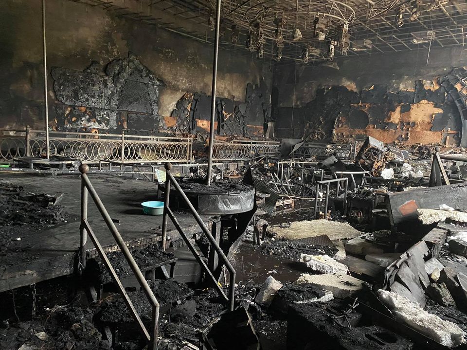 Cảnh tượng đổ nát bên trong quán bar X5 bị cháy khiến 3 cô gái chết thảm - 9