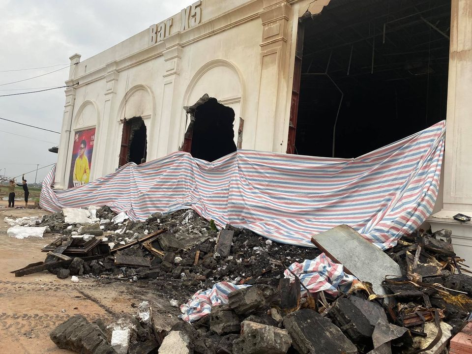 Cảnh tượng đổ nát bên trong quán bar X5 bị cháy khiến 3 cô gái chết thảm - 4