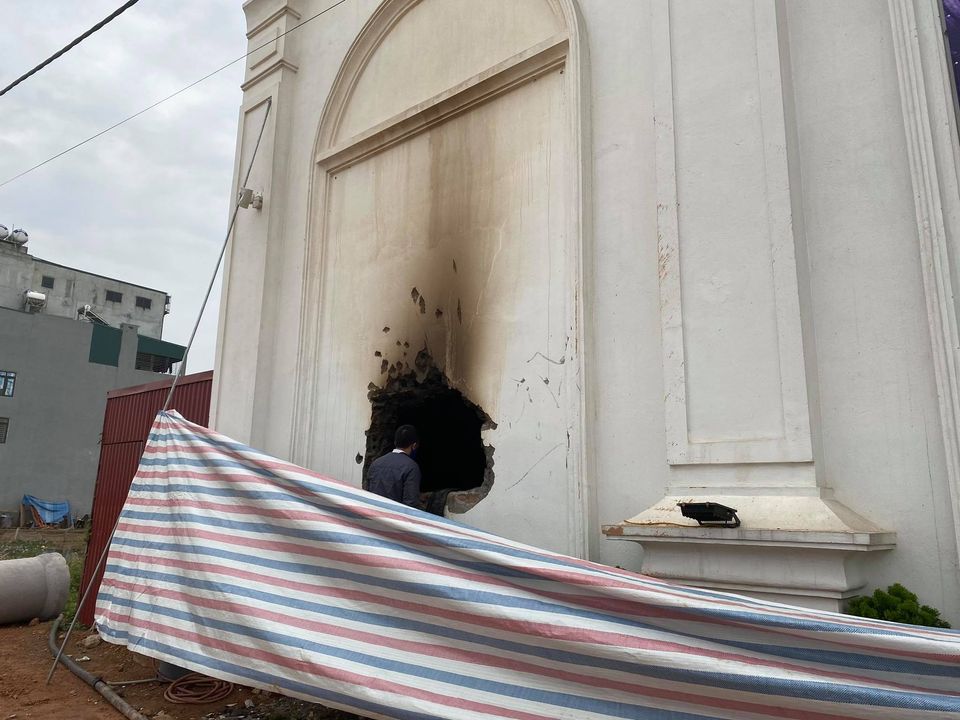 Cảnh tượng đổ nát bên trong quán bar X5 bị cháy khiến 3 cô gái chết thảm - 6