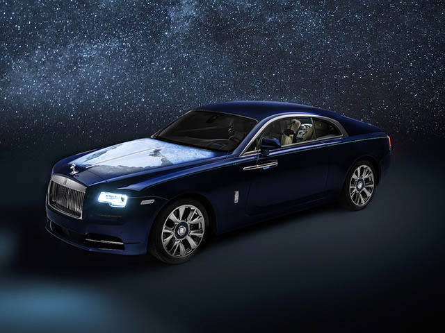 Được thiết kế với sự tinh tế và sự sang trọng tuyệt đối, chiếc xe sang trọng Rolls-Royce Wraith sẽ khiến bạn không thể rời mắt khỏi hình ảnh. Hãy tận hưởng cuộc đi thư giãn của bạn với chiếc xe cao cấp này.