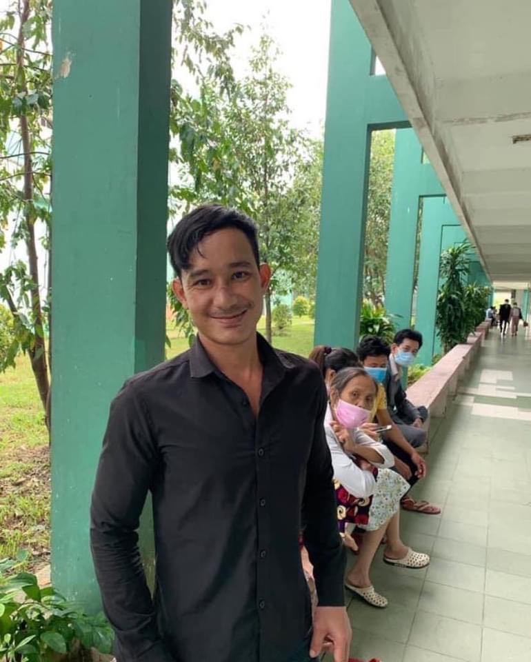 Người đàn ông nói "không cần tiền, chỉ xin đi nhờ xe" được tặng xe máy mới - 2