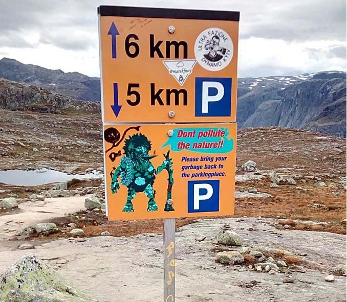 Mỏm đá như "lưỡi quỷ" nhô ra phía vực thẳm, không hàng rào bảo vệ vẫn hút du khách - 7