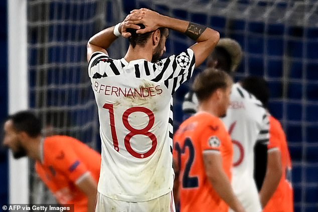 MU suy sụp vì Bruno Fernandes: 34 lần mất bóng, "phù thủy" hết phép? - 1