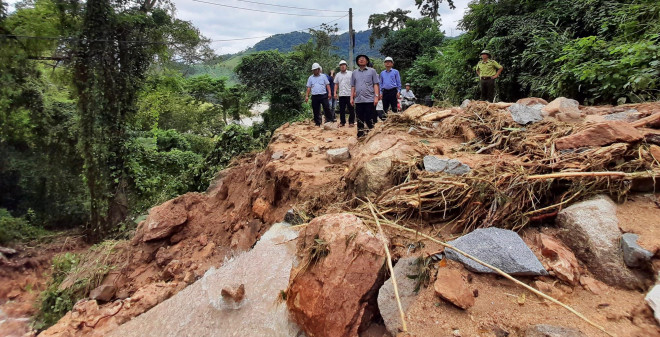 Cận cảnh sạt lở “hiếm thấy” tàn phá miền núi Bình Định - 4