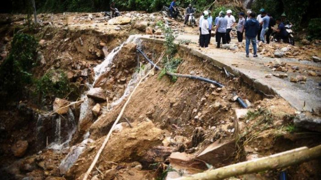 Cận cảnh sạt lở “hiếm thấy” tàn phá miền núi Bình Định - 8