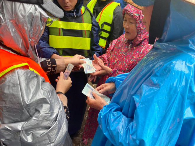 Sự thật đằng sau chuyện vợ giấu chồng rút 1,5 tỷ cứu trợ miền Trung - 3