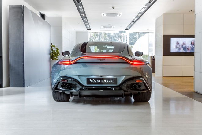 Aston Martin Vantage có thêm phiên bản "Hiệp sĩ Bóng Đêm" - 3