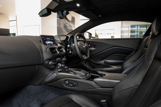 Aston Martin Vantage có thêm phiên bản "Hiệp sĩ Bóng Đêm" - 8