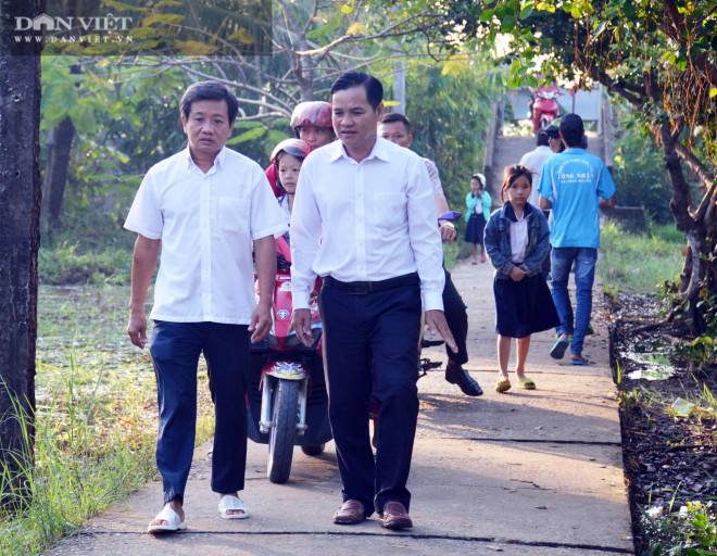 Ông Đoàn Ngọc Hải về U Minh tặng quà, mời học sinh ăn phở - 2