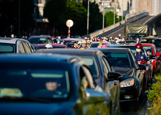 Dòng phương tiện "bất lực" trong ngày đầu thông xe đường vành đai 2 trên cao - 14