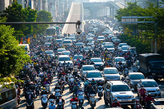 Dòng phương tiện "bất lực" trong ngày đầu thông xe đường vành đai 2 trên cao - 9