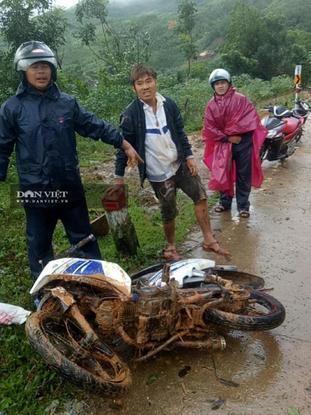 Vượt rào chắn cảnh báo nguy hiểm, 4 người nghi bị núi lở vùi lấp, mất tích - 4