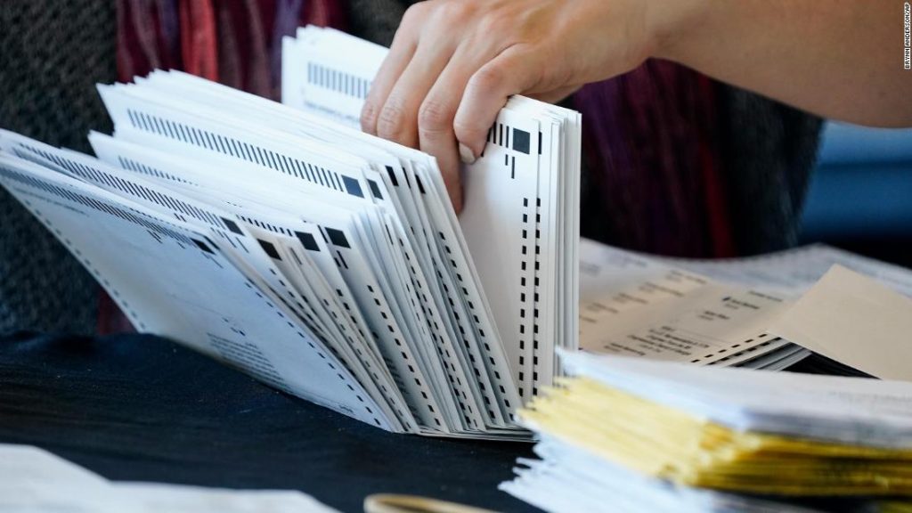 Bang chiến địa kiểm lại 5 triệu phiếu bầu bằng tay, đem lại hi vọng cho ông  Trump