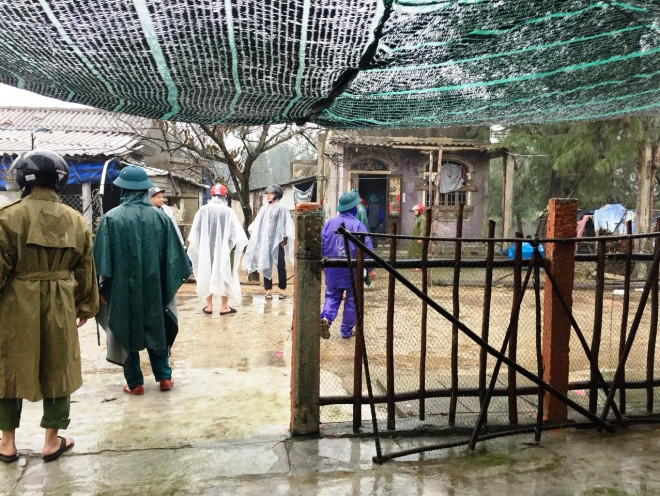 Đối phó bão số 13 thành cuồng phong: Gia cố bờ biển, di dời hàng chục nghìn hộ dân - 2