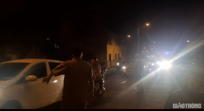 Gây tai nạn bỏ chạy, người đàn ông còn đạp ngã xe người truy đuổi - 6