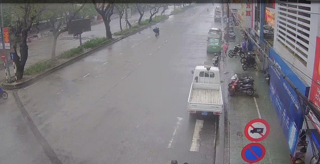 Chùm ảnh, clip: Thừa Thiên - Huế "nín thở" đón bão số 13 - 3
