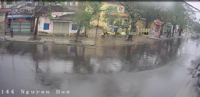 Chùm ảnh, clip: Thừa Thiên - Huế "nín thở" đón bão số 13 - 5