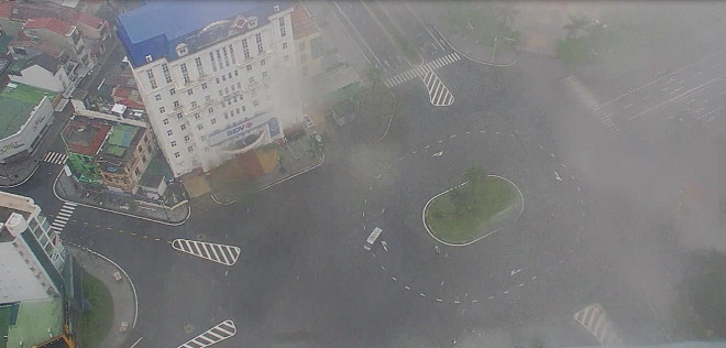 Chùm ảnh, clip: Thừa Thiên - Huế "nín thở" đón bão số 13 - 2