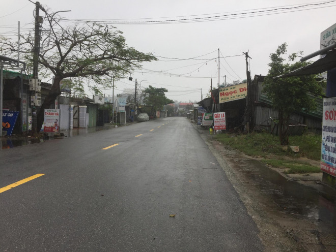 Chùm ảnh, clip: Thừa Thiên - Huế "nín thở" đón bão số 13 - 8