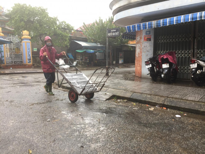 Chùm ảnh, clip: Thừa Thiên - Huế "nín thở" đón bão số 13 - 13