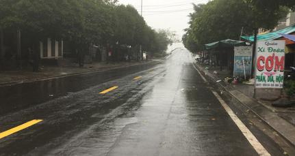 Chùm ảnh, clip: Thừa Thiên - Huế "nín thở" đón bão số 13 - 7