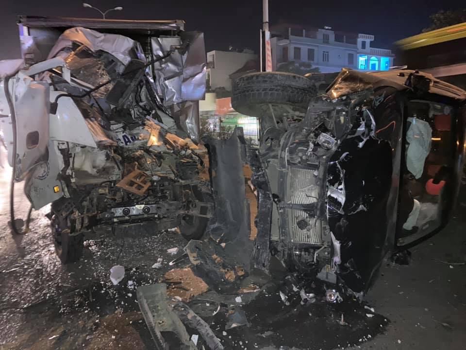 Xe Fortuner mất lái lao sang đường, đâm tử vong tài xế xe thư báo trên QL5 - 3