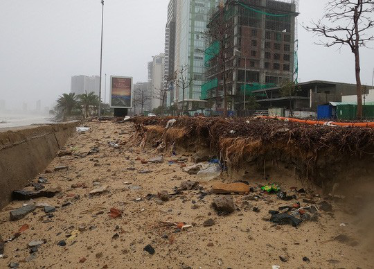 Những hình ảnh thiệt hại đầu tiên do bão số 13 gây ra ở miền Trung - 6