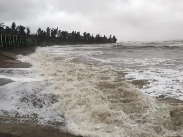 Quảng Trị: Gió bắt đầu rít mạnh, đảo Cồn Cỏ bị cắt đứt hoàn toàn liên lạc - 1