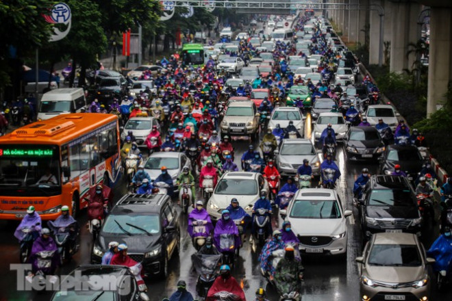 Mưa triền miên, phố phường Hà Nội tắc tứ bề sáng đầu tuần - 2