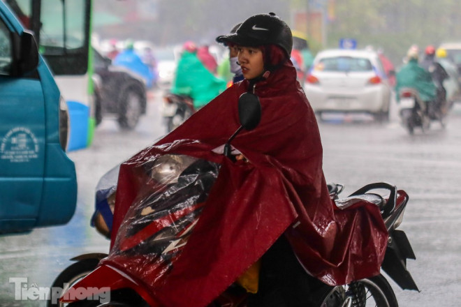 Mức phạt tăng 'tiền triệu', người dân Thủ đô vẫn thờ ơ với khẩu trang khi ra đường - 3