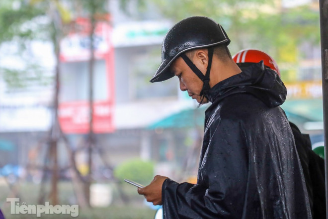 Mức phạt tăng 'tiền triệu', người dân Thủ đô vẫn thờ ơ với khẩu trang khi ra đường - 4