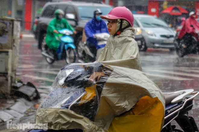 Mức phạt tăng 'tiền triệu', người dân Thủ đô vẫn thờ ơ với khẩu trang khi ra đường - 6