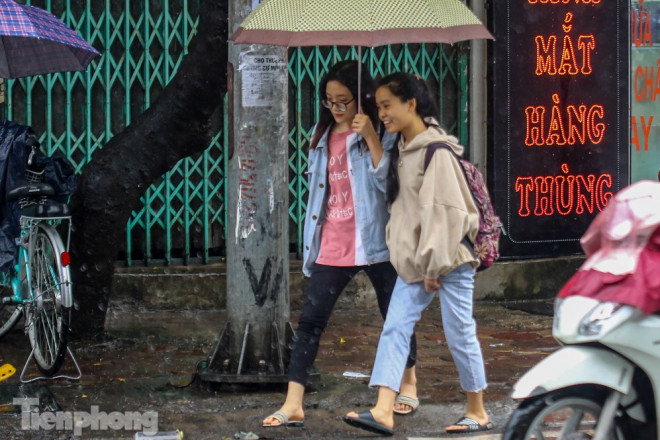 Mức phạt tăng 'tiền triệu', người dân Thủ đô vẫn thờ ơ với khẩu trang khi ra đường - 7