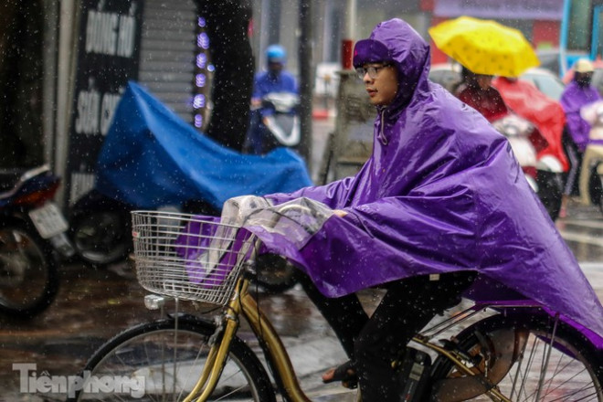 Mức phạt tăng 'tiền triệu', người dân Thủ đô vẫn thờ ơ với khẩu trang khi ra đường - 11