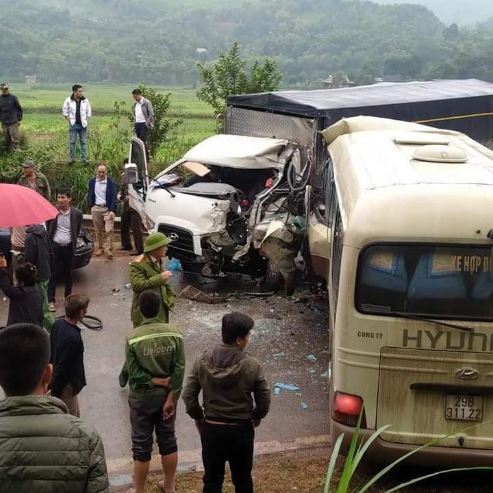 Clip: Ớn lạnh hiện trường vụ tai nạn giữa xe khách và ô tô tải ở chân đèo Chiềng Đông - 3