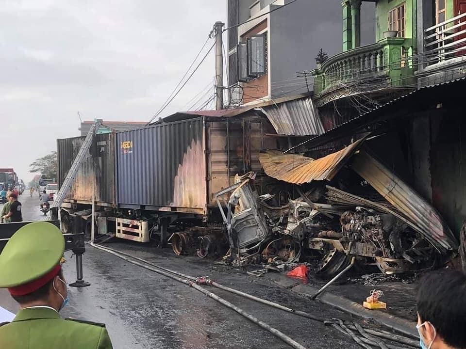 Tin tức 24h qua: Người mẹ bạo hành con gái đến chết, quỳ gối xin lỗi mẹ đẻ tại tòa - 4