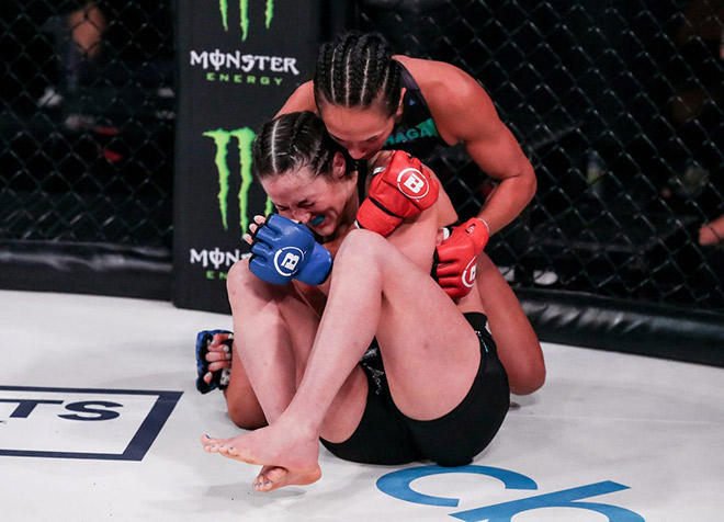 Người đẹp làm chao đảo sàn MMA: Siết cổ hạ đối thủ sau 1 phút - 1