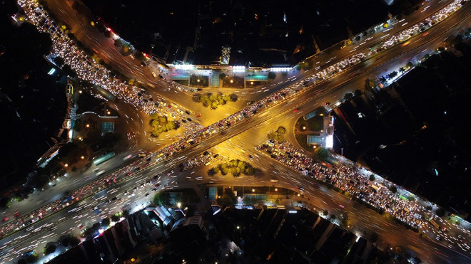 Cầu vượt 'trăm tỷ' và những nút giao thông nhiều tầng Hà Nội nhìn về đêm - 6