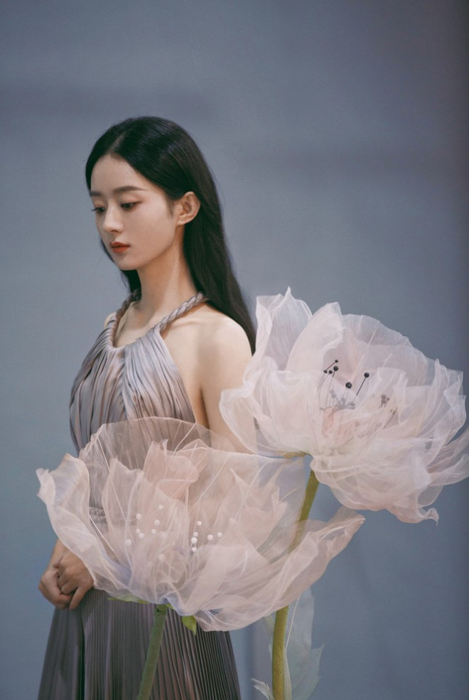 Nhiều phụ huynh Hàn Quốc còng lưng khi con cái đòi mua đồ Gucci Dior chỉ  vì thần tượng làm đại sứ thương hiệu