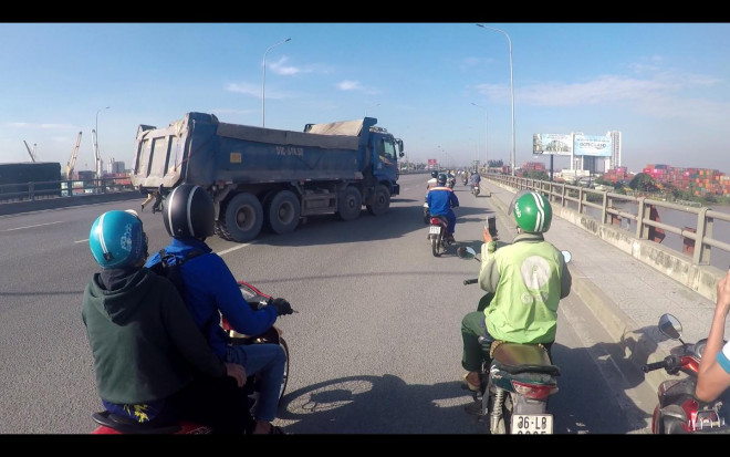 The driver of the dump truck rammed 