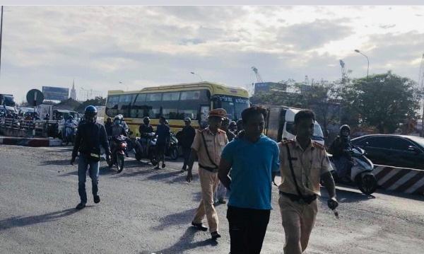 The driver of the dump truck rammed 