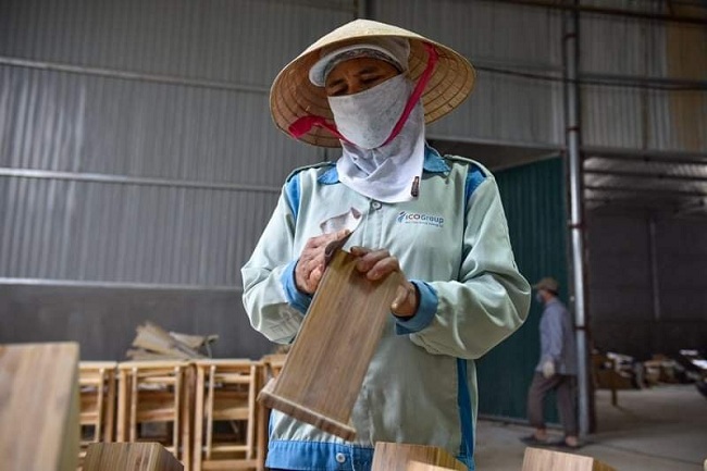 Inviting his wife to return to his hometown to establish a career with bamboo, luong, a young sword from the land of the sword tens of billions per year