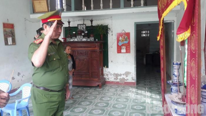 Vợ trẻ khóc nghẹn bên bộ quân phục đại úy của chồng tử vong vì TNGT - 3