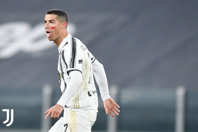 Superman Ronaldo explodes double, 