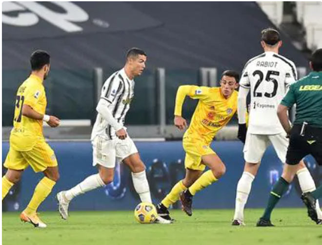 Live football Juventus - Cagliari: Attacking until the last minute (Time-out) - 13