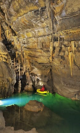 Kinh ngạc trước những hồ nước ngầm lạ lùng nhất thế giới - 5